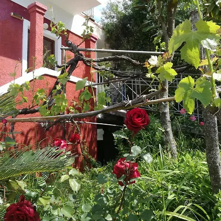 Madalenas Bed and Breakfast *